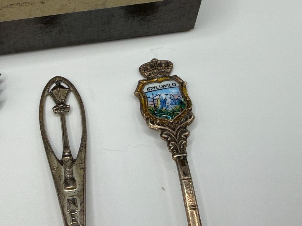 FIVE VINTAGE STERLING SILVER SOUVENIR SPOONS INCLUDING MOSTLY EUROPEAN PLACES SUCH AS LONDON - 5