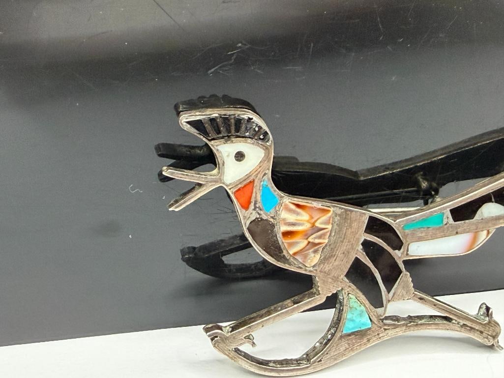 VINTAGE ZUNI STERLING SILVER INLAID STONE ROADRUNNER BROOCH FEATURING TURQUOISE, ONYX, AND MORE - 2