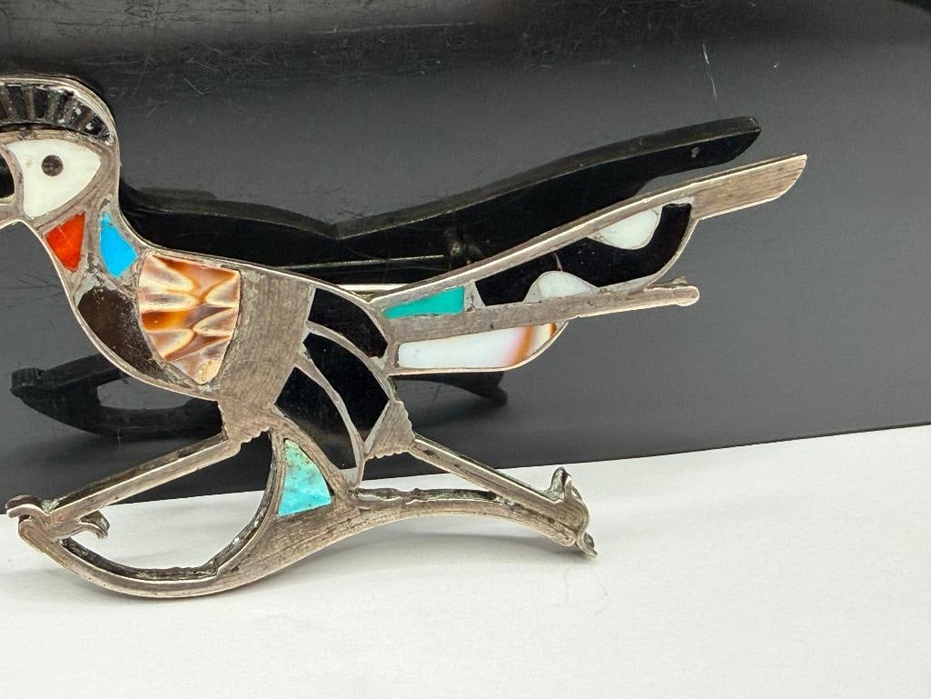 VINTAGE ZUNI STERLING SILVER INLAID STONE ROADRUNNER BROOCH FEATURING TURQUOISE, ONYX, AND MORE - 3