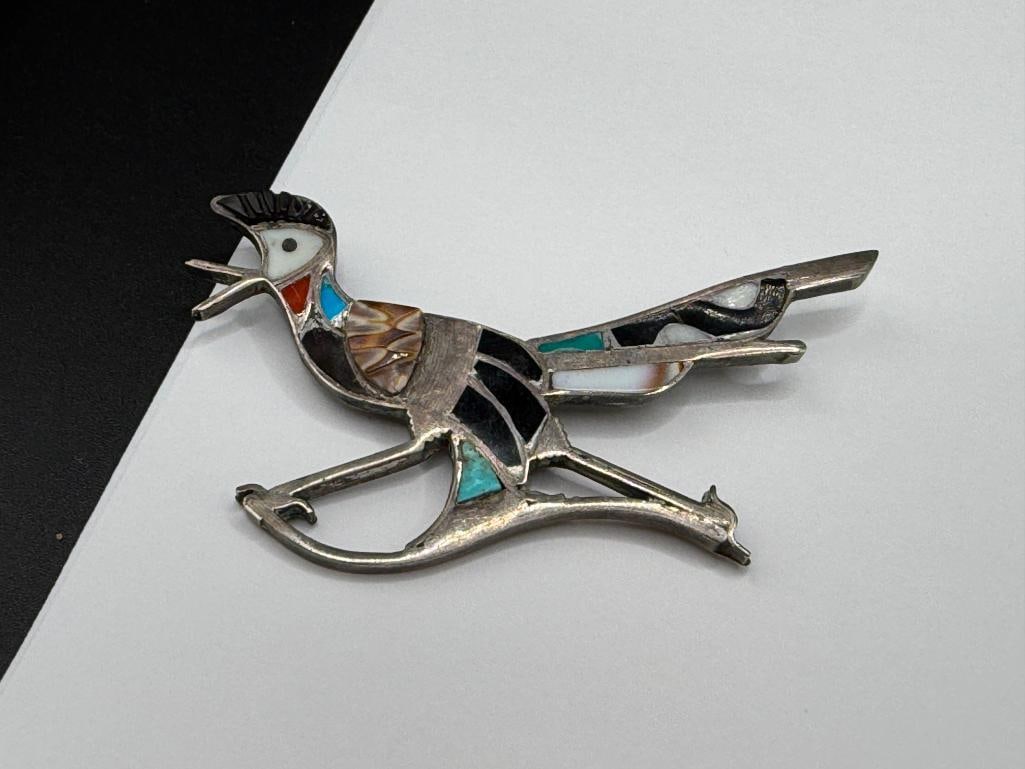 VINTAGE ZUNI STERLING SILVER INLAID STONE ROADRUNNER BROOCH FEATURING TURQUOISE, ONYX, AND MORE - 4