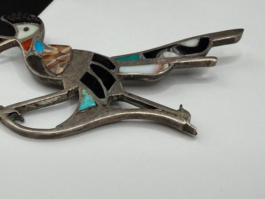 VINTAGE ZUNI STERLING SILVER INLAID STONE ROADRUNNER BROOCH FEATURING TURQUOISE, ONYX, AND MORE - 5