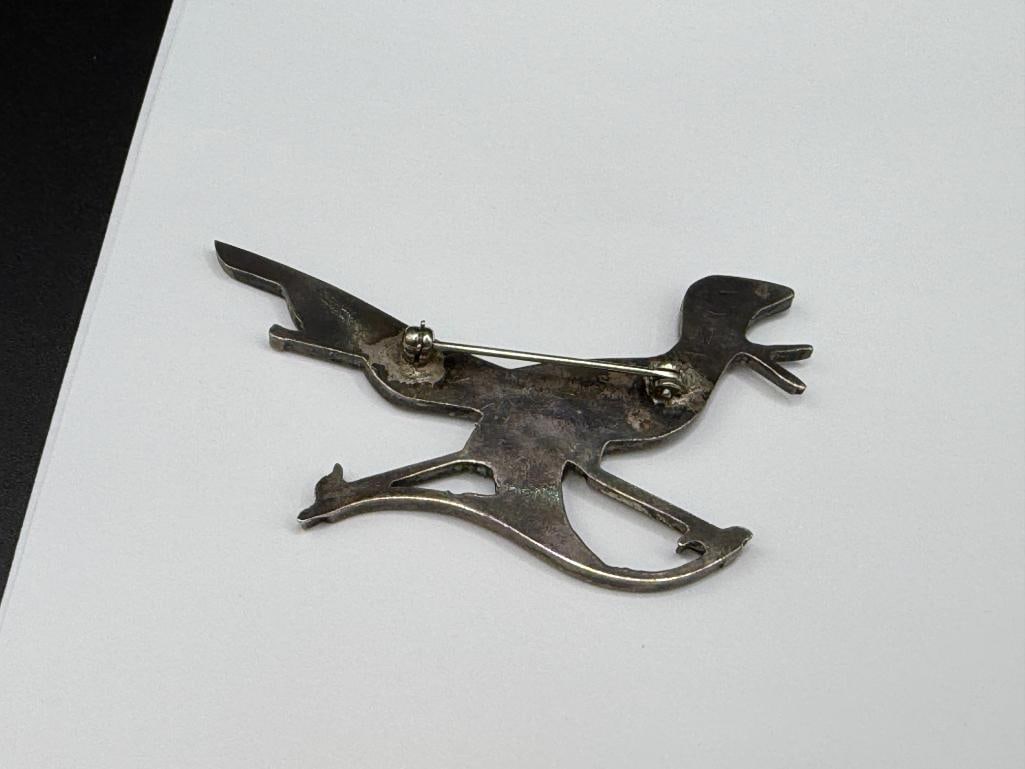 VINTAGE ZUNI STERLING SILVER INLAID STONE ROADRUNNER BROOCH FEATURING TURQUOISE, ONYX, AND MORE - 6