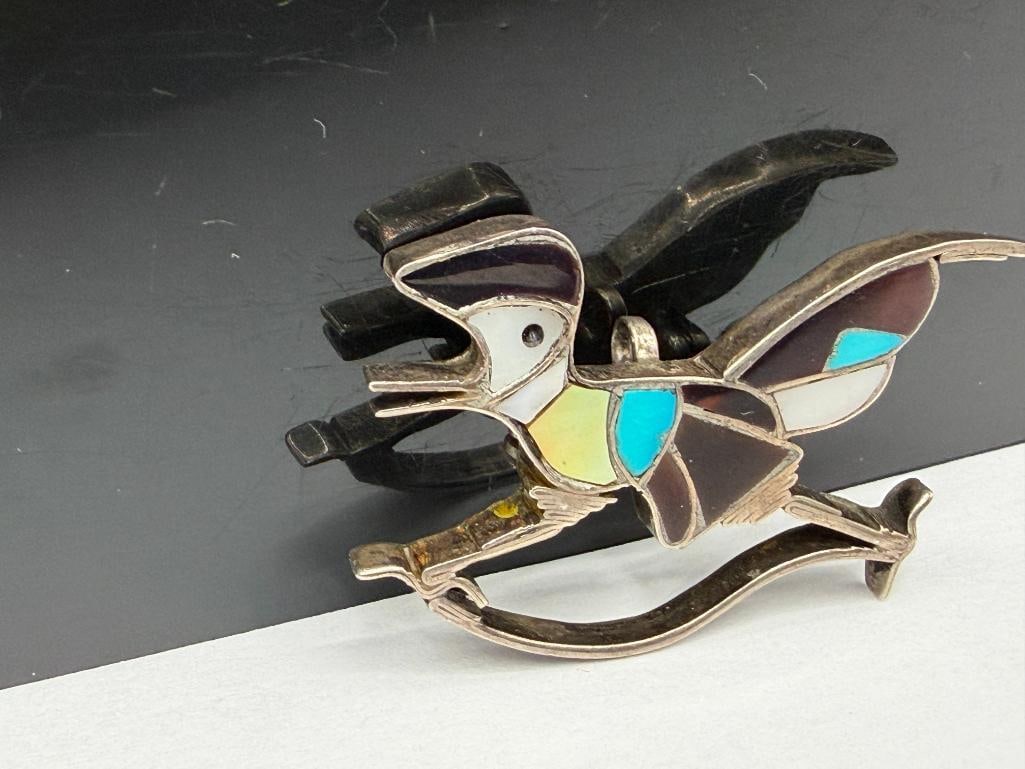 VINTAGE ZUNI STERLING SILVER INALID ROADRUNNER BROOCH FEATURING TURUQOISE, ONYX, AND MORE OF PEARL - 2