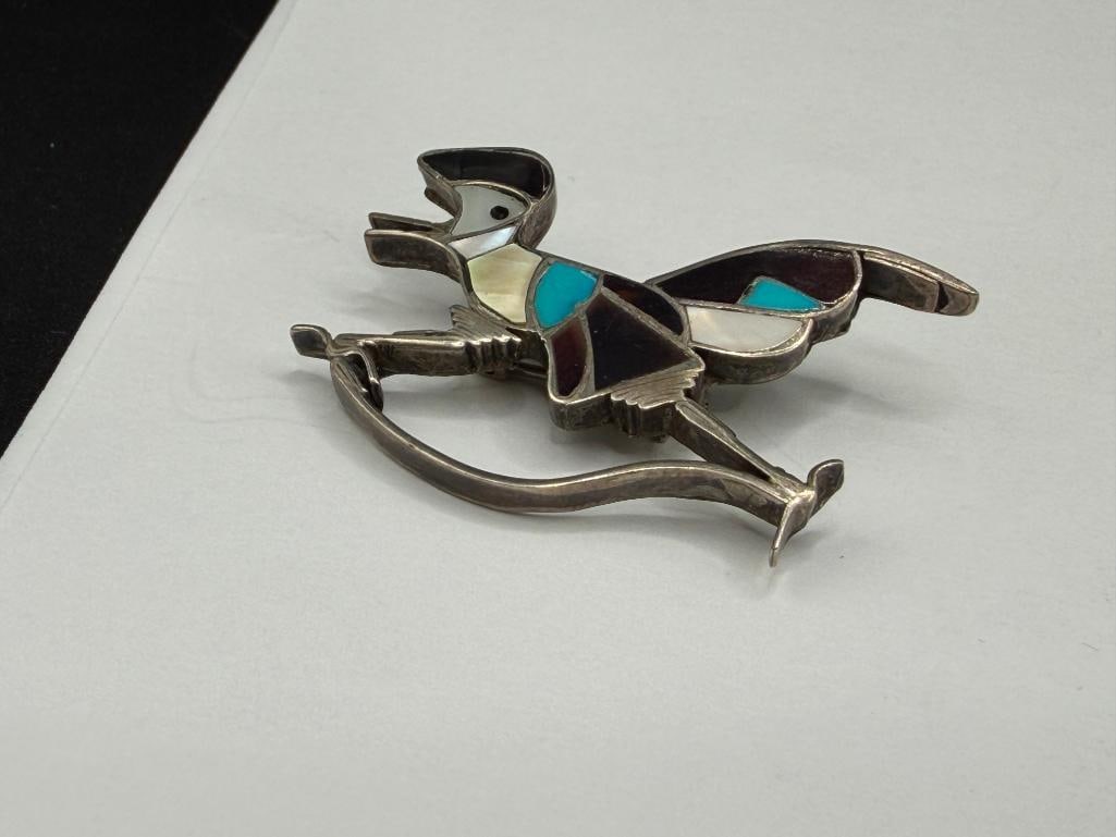 VINTAGE ZUNI STERLING SILVER INALID ROADRUNNER BROOCH FEATURING TURUQOISE, ONYX, AND MORE OF PEARL - 4