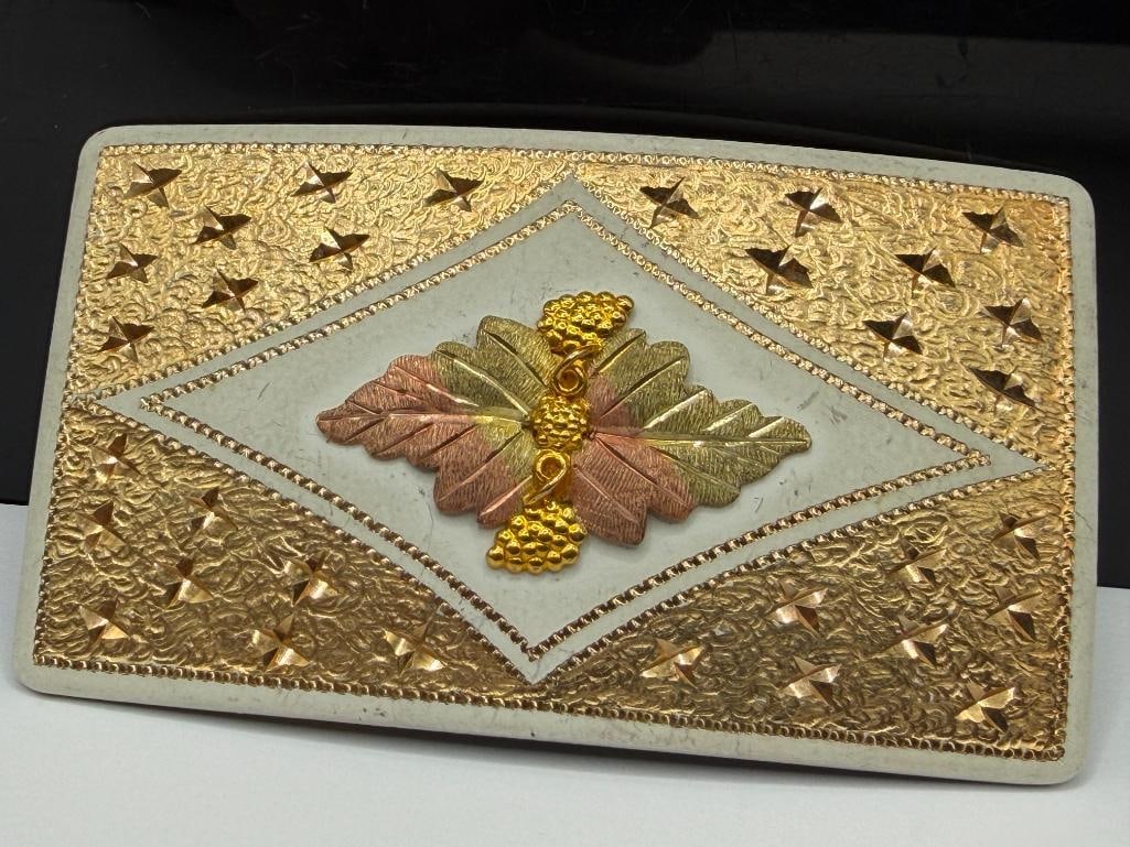 VINTAGE BLACK HILLS GOLD 10K GOLD ACCENTED ON WHITE PAINTED METAL BELT BUCKLE - 2