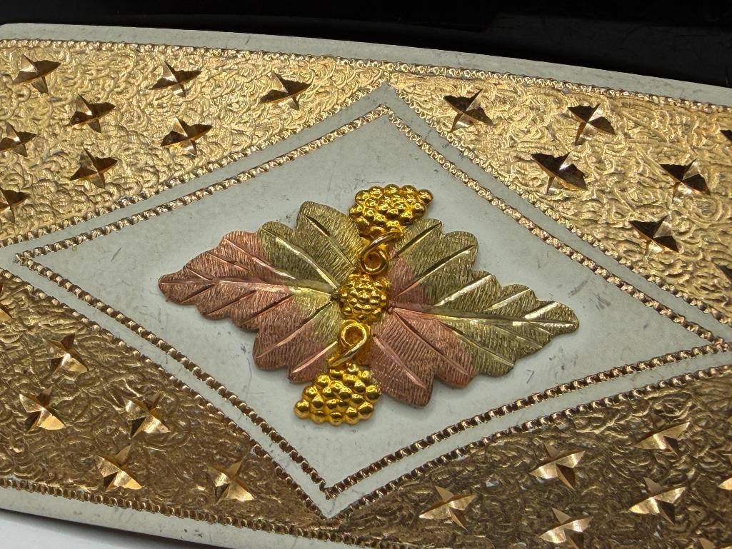 VINTAGE BLACK HILLS GOLD 10K GOLD ACCENTED ON WHITE PAINTED METAL BELT BUCKLE - 3