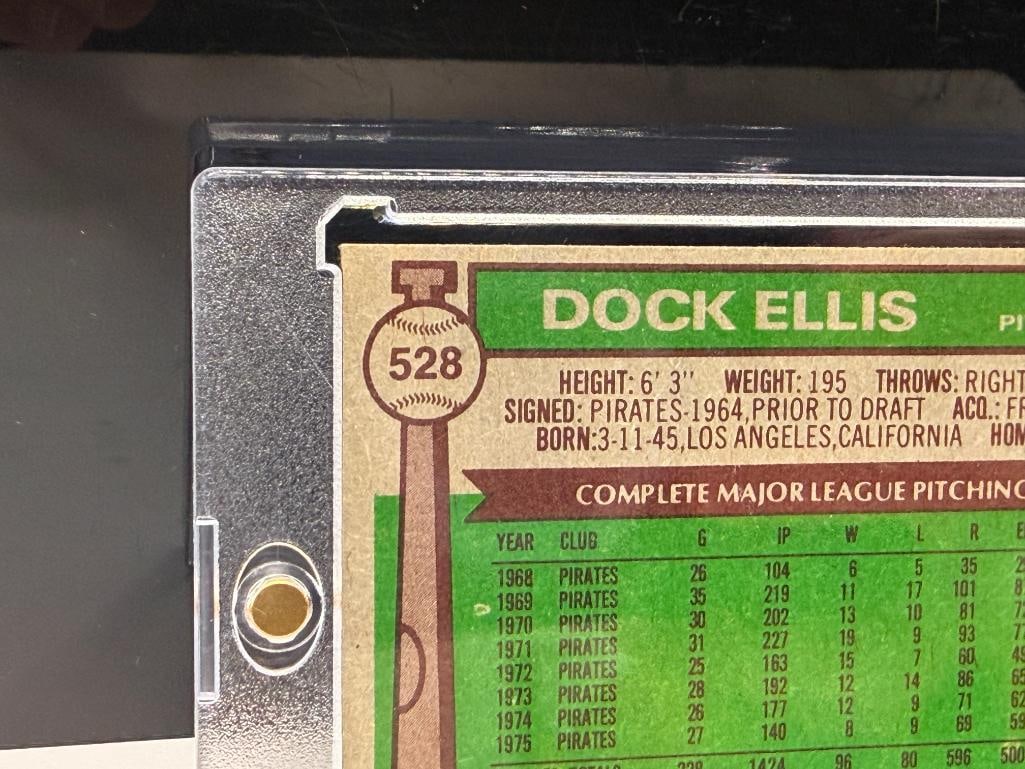 AUTOGRAPHED 1976 TOPPS #528 DOCK ELLIS BASEBALL CARD - 9