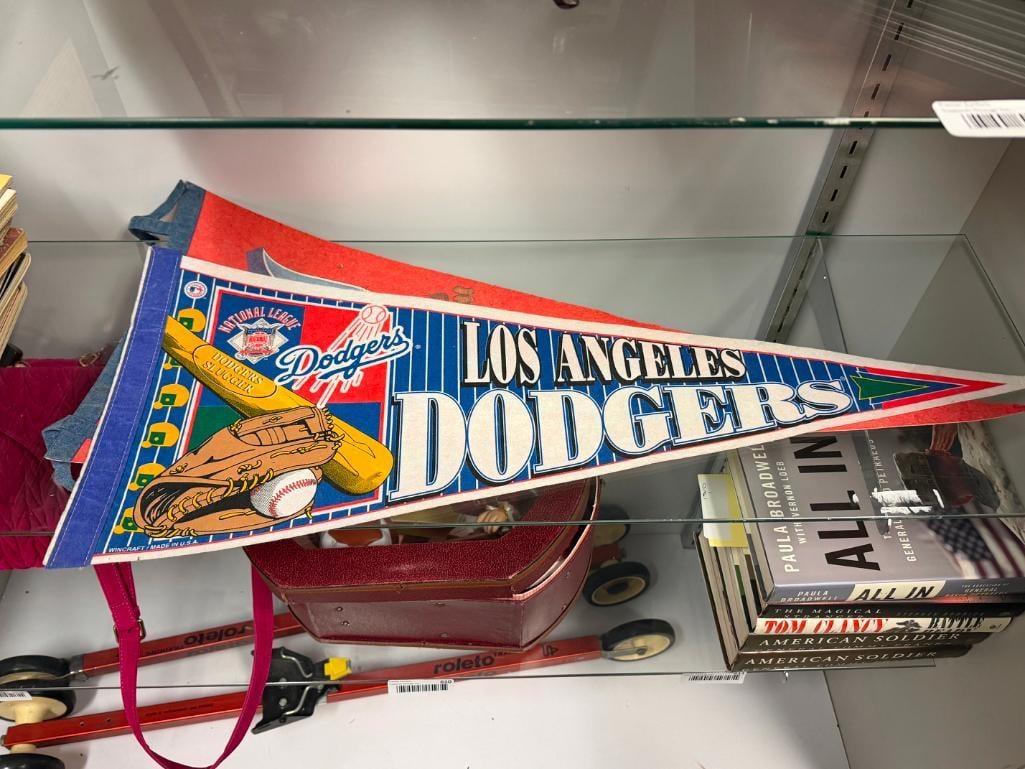 VINTAGE LOS ANGELES DODGERS BASEBALL FELT PENNANTS AND DISNEYLAND PENNANT FEATURING MICKEY MOUSE - 5
