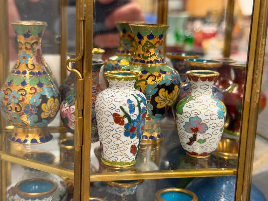 COLLECTION OF 17 MINIATURE CLOISONNE ENAMELED CHINESE BUD VASES WITH MIRRORED GLASS CABINET - 4