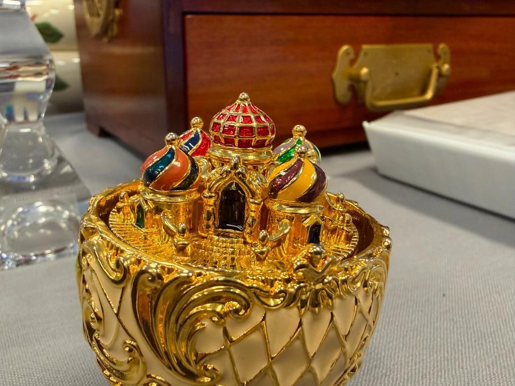 JOAN RIVERS IMPERIAL TREASURES II THE MUSICAL PALACE EGG INSPIRED BY RUSSIAN EASTER EGGS - 7