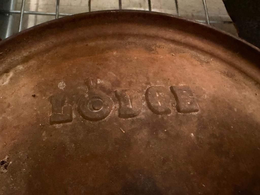 SEVEN ASSORTED CAST IRON COOKWARE PIECES INCLUDING SKILLETS AND LODGE #12 DUTCH OVEN - 4