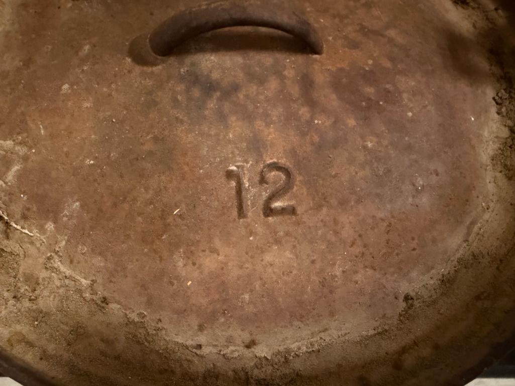 SEVEN ASSORTED CAST IRON COOKWARE PIECES INCLUDING SKILLETS AND LODGE #12 DUTCH OVEN - 5