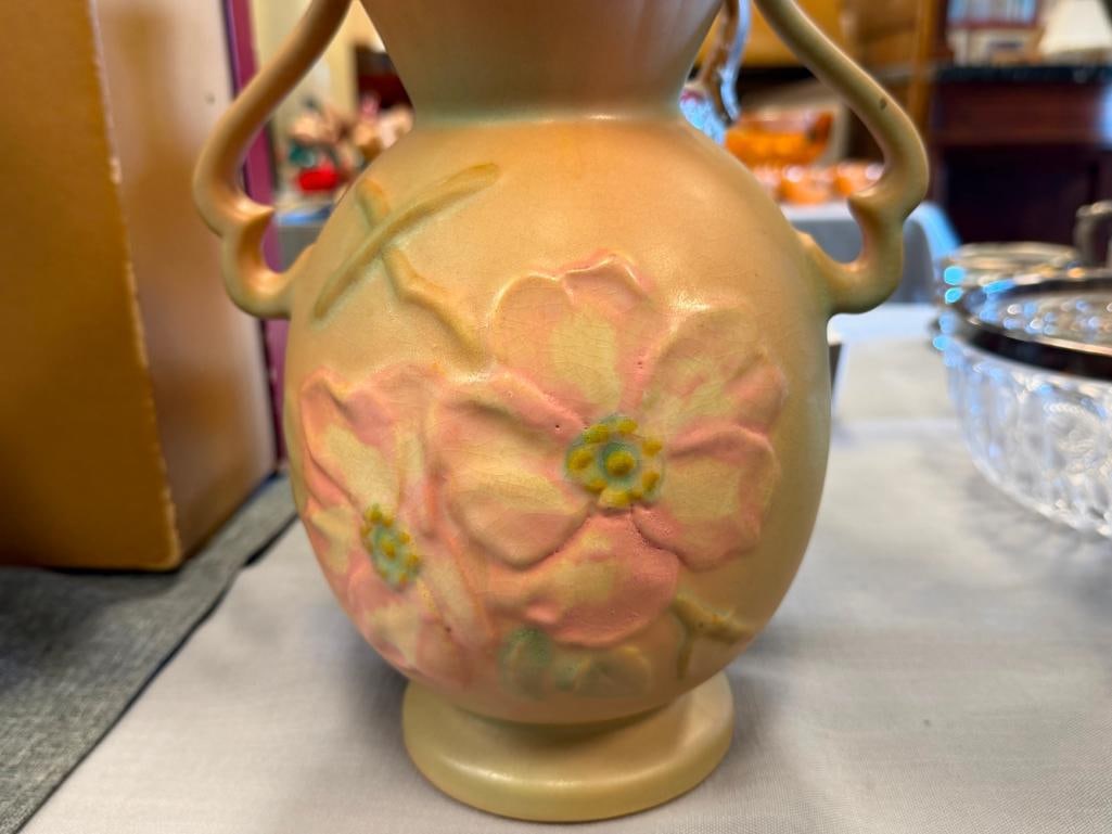 VINTAGE WELLER ART POOTTERY WILD ROSE DOUBLE HANDLED CERAMIC VASE CIRCA 1930'S - 3