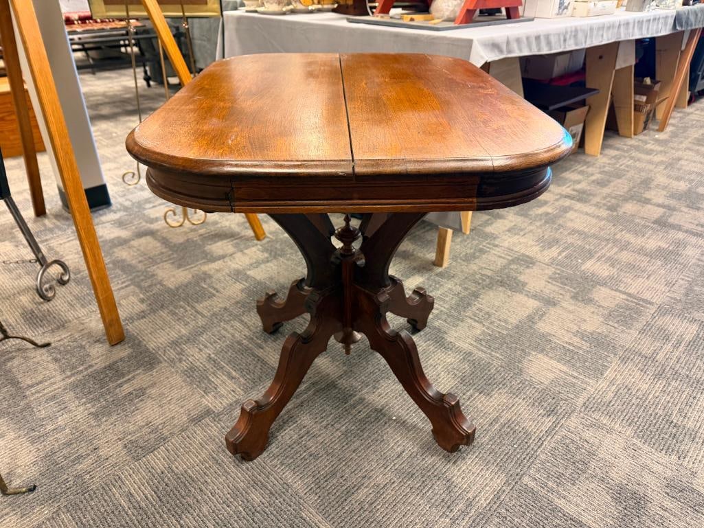 ANTIQUE VICTORIAN WALNUT PARLOR TABLE WITH ORNATE PEDESTAL BASE - 3