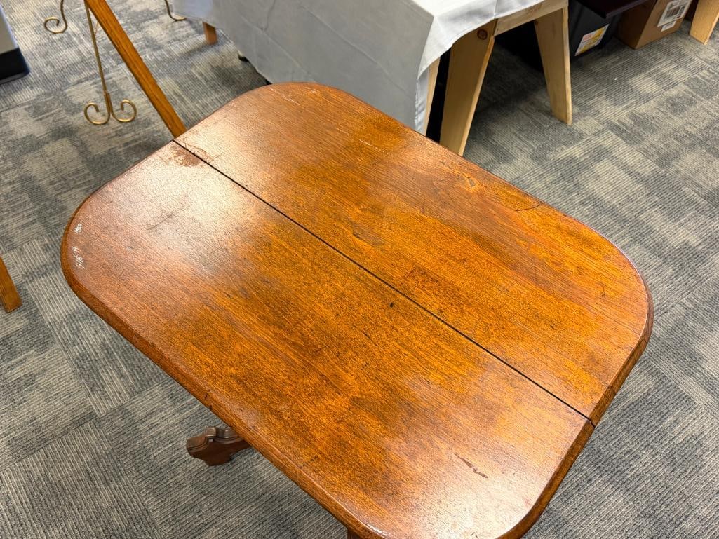 ANTIQUE VICTORIAN WALNUT PARLOR TABLE WITH ORNATE PEDESTAL BASE - 7