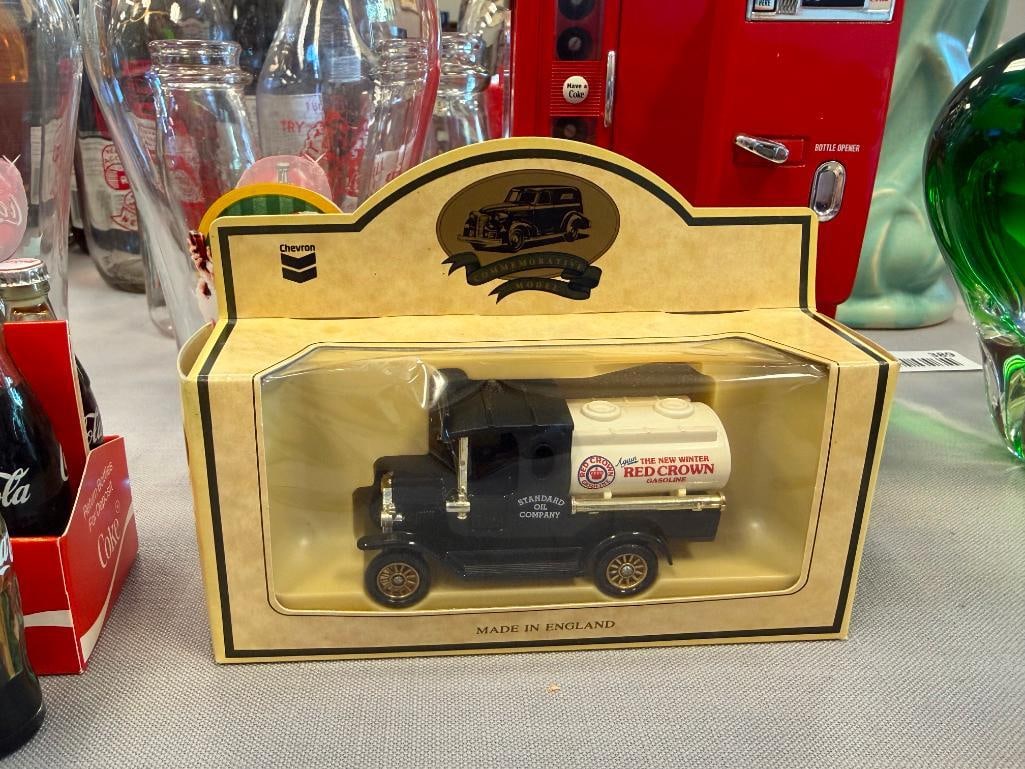 COCA-COLA COLLECTIBLES DRINKING GLASSES, DIE-CAST VENDING MACHINE MODEL, MINIATURE SIX PACK - 10