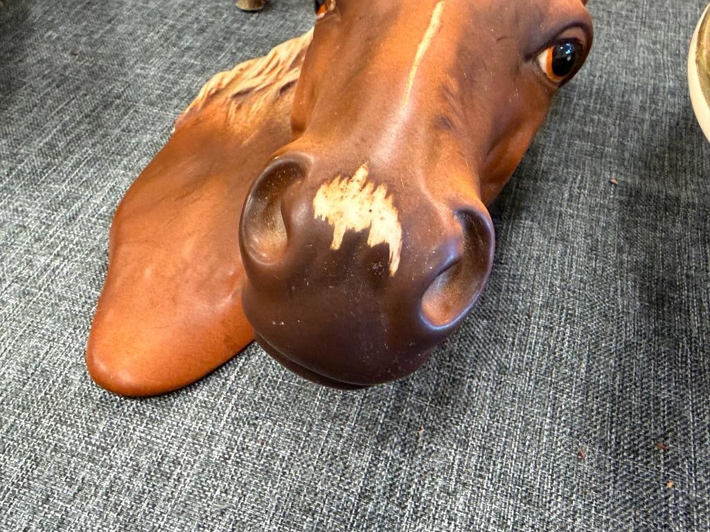 BREYER COLLECTIBLE WESTERN HORSE TOYS AND NORCREST VINTAGE CERAMIC WALL DECOR HORSE BUSTS - 10