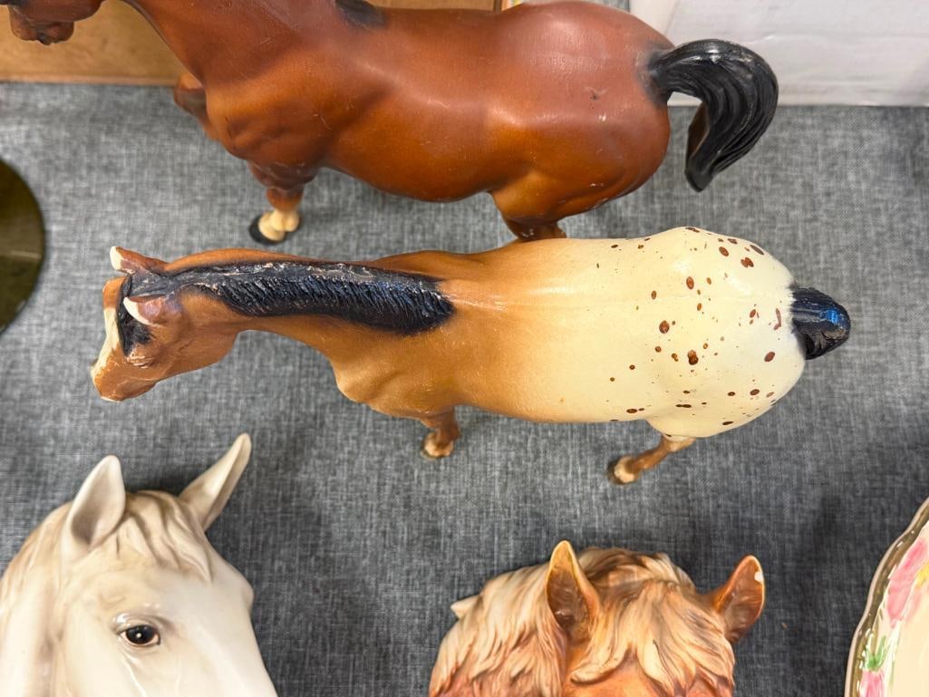 BREYER COLLECTIBLE WESTERN HORSE TOYS AND NORCREST VINTAGE CERAMIC WALL DECOR HORSE BUSTS - 15
