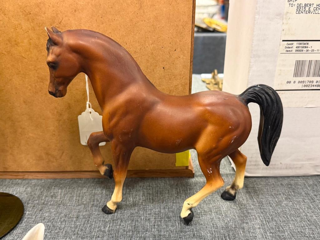BREYER COLLECTIBLE WESTERN HORSE TOYS AND NORCREST VINTAGE CERAMIC WALL DECOR HORSE BUSTS - 17