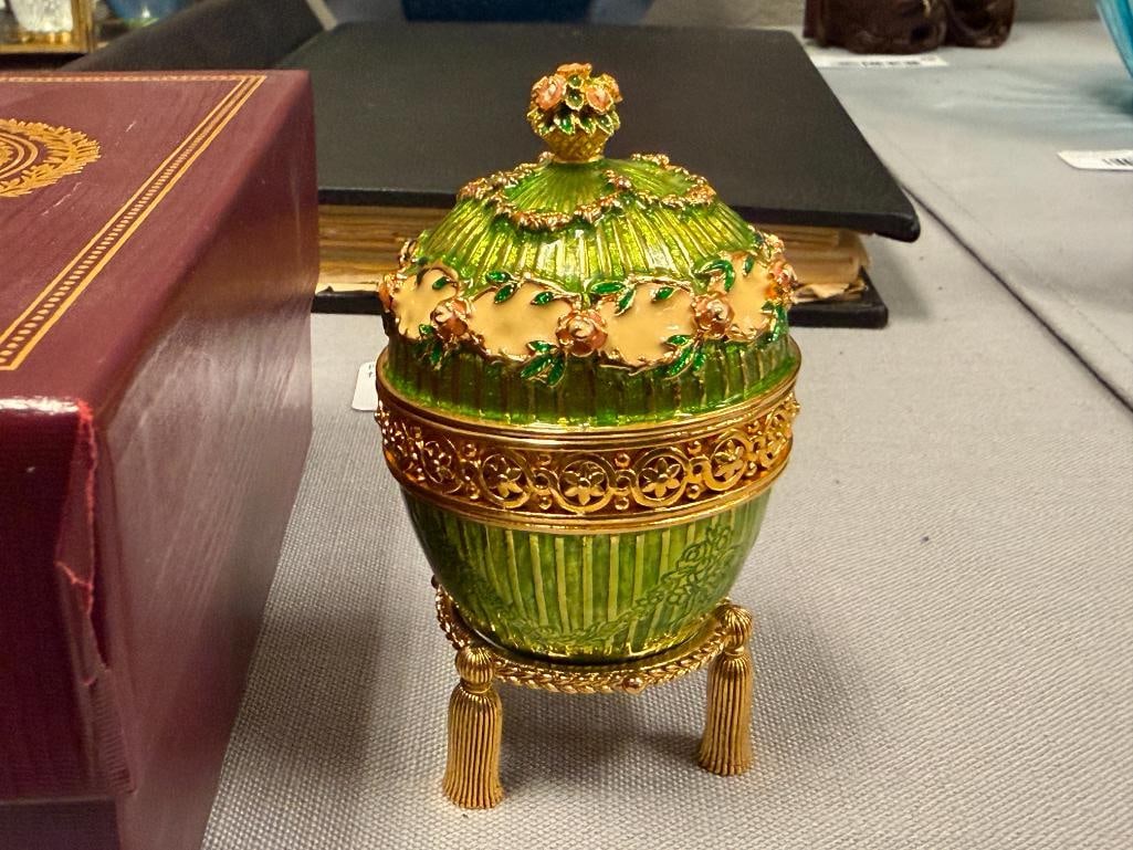 JOAN RIVERS IMPERIAL TREASURES III THE HIDDEN TIMEPIECE EGG DESIGNED IN THE STYLE OF LOUIS XVI - 2