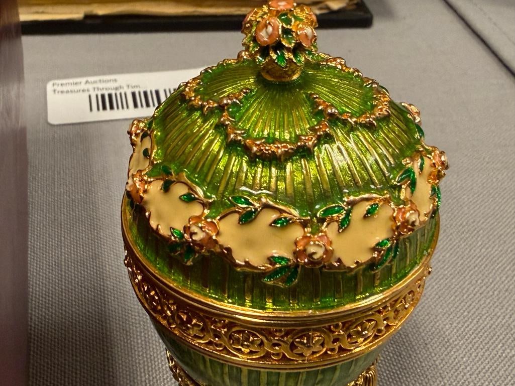 JOAN RIVERS IMPERIAL TREASURES III THE HIDDEN TIMEPIECE EGG DESIGNED IN THE STYLE OF LOUIS XVI - 3