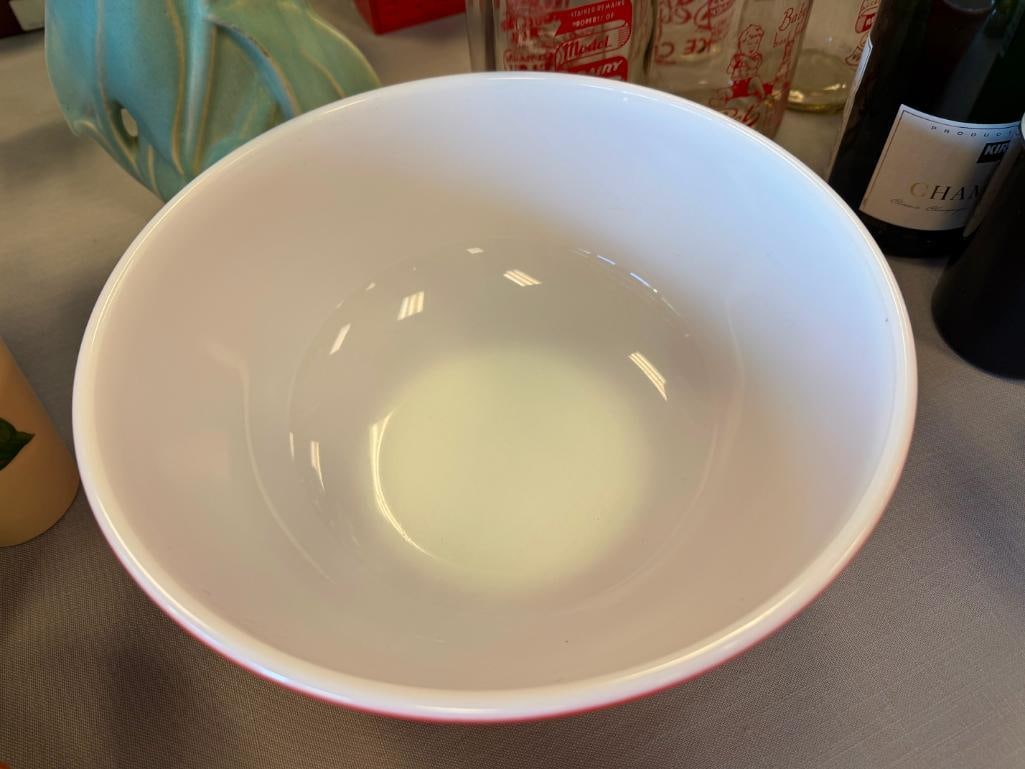 VINTAGE PYREX PRIMARY COLORS RED 4QT MIXING BOWL AND PYREX WOODLAND CINDERELLA BOWL - 10