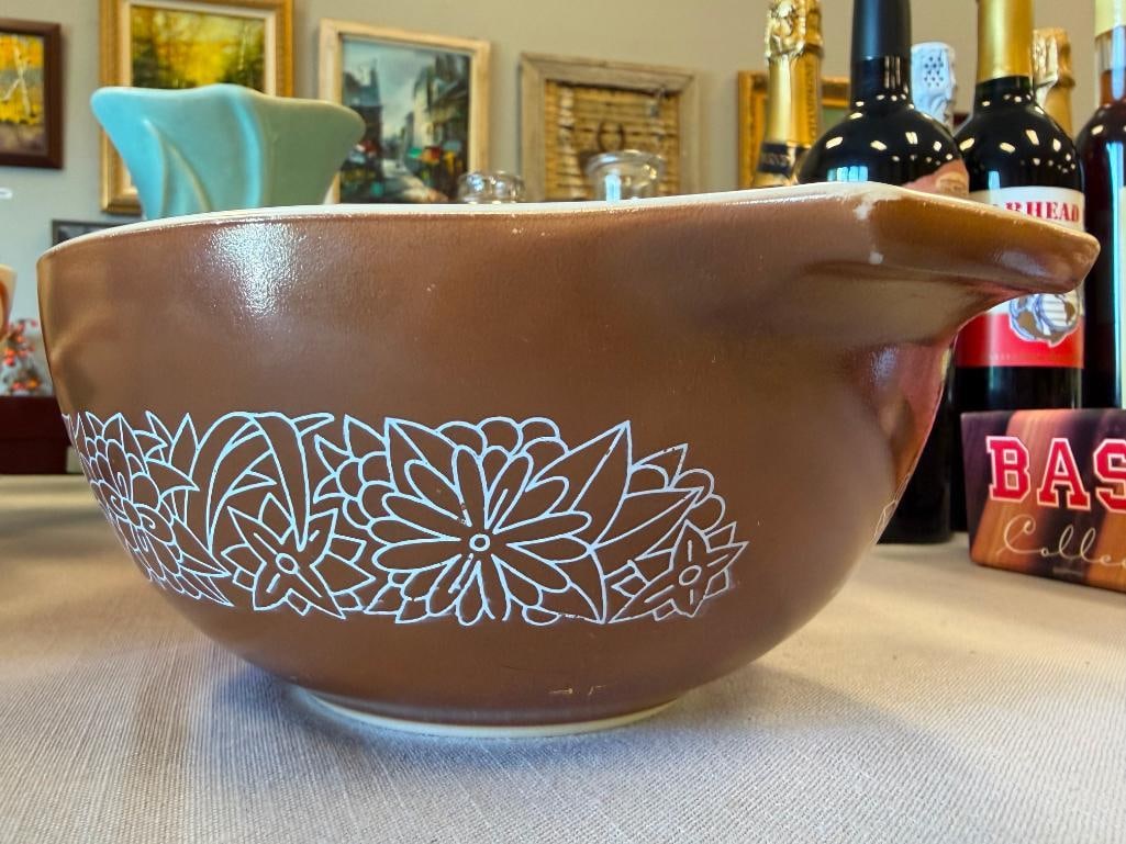 VINTAGE PYREX PRIMARY COLORS RED 4QT MIXING BOWL AND PYREX WOODLAND CINDERELLA BOWL - 4