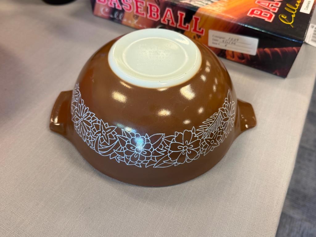VINTAGE PYREX PRIMARY COLORS RED 4QT MIXING BOWL AND PYREX WOODLAND CINDERELLA BOWL - 7