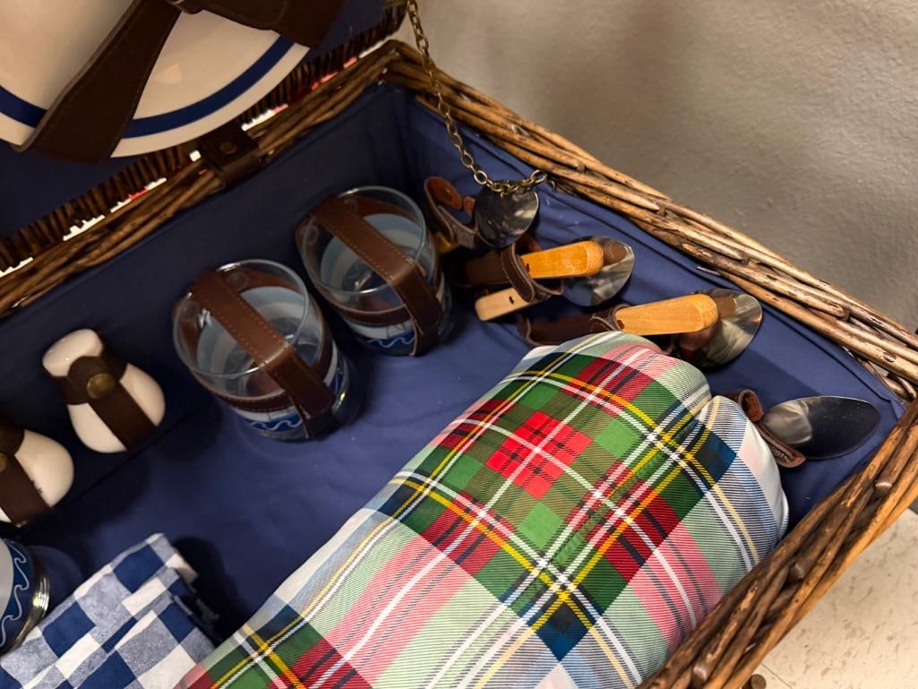 " IT'S OK TO BE A LIL SHELLFISH " POTTERY BARN WICKER PICNIC BASKET - 5