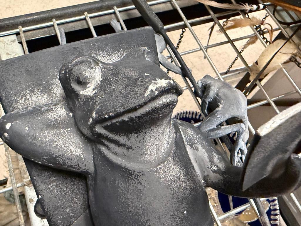 TWO SPI HOME " FROG FRIENDS " CAST ALUMINUM GARDEN YARD ART SCULPTURES FEATURING READING FROGS - 11