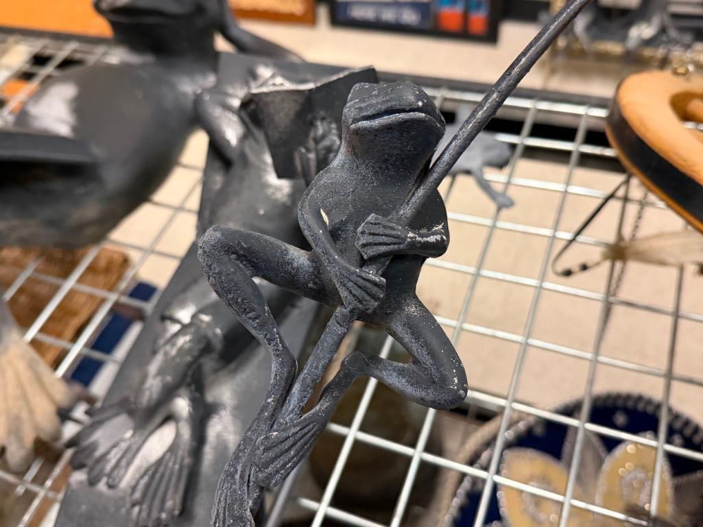 TWO SPI HOME " FROG FRIENDS " CAST ALUMINUM GARDEN YARD ART SCULPTURES FEATURING READING FROGS - 16