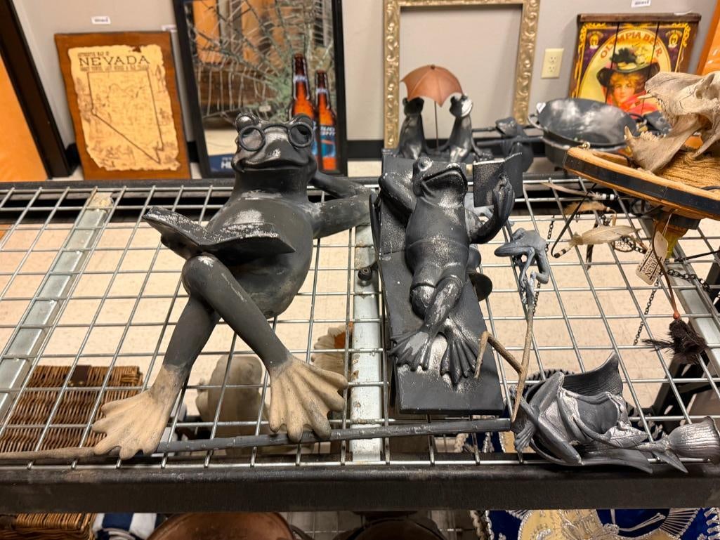 TWO SPI HOME " FROG FRIENDS " CAST ALUMINUM GARDEN YARD ART SCULPTURES FEATURING READING FROGS - 2