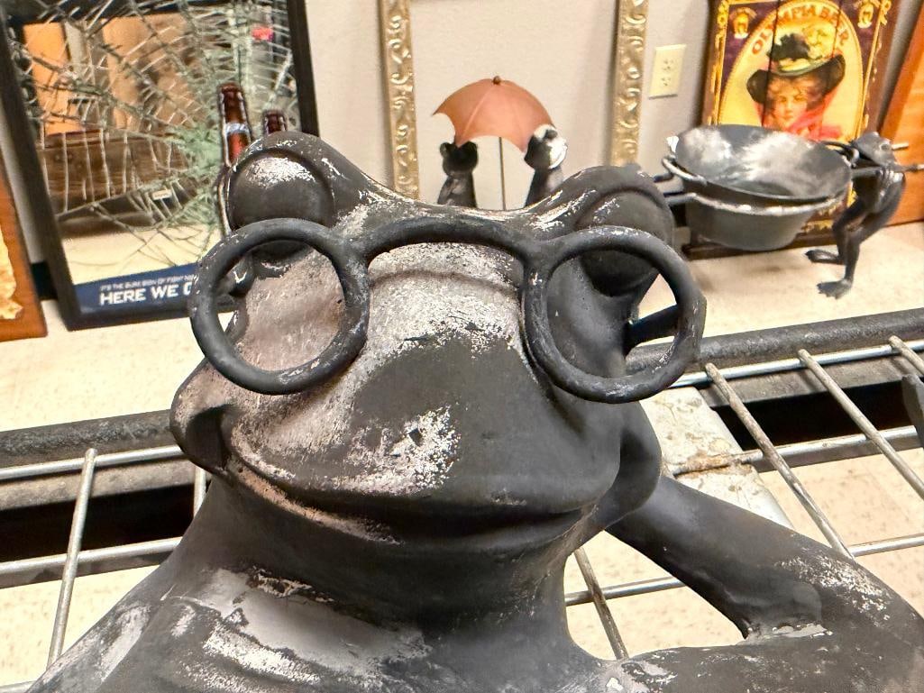 TWO SPI HOME " FROG FRIENDS " CAST ALUMINUM GARDEN YARD ART SCULPTURES FEATURING READING FROGS - 6