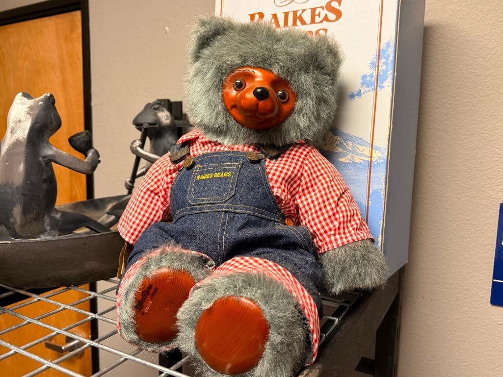 ROBERT RAIKES LIMITED EDITION TEDDY BEARS W/ WOOD ACCENTS INCLUDING 5446 HUCKLE BEAR AND 5468 DAISY - 7