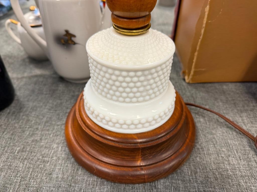 VINTAGE HEN ON NEST MILK GLASS LAMP WITH HOBNAIL BOTTOM ON ROUND WOOD BASE - 3
