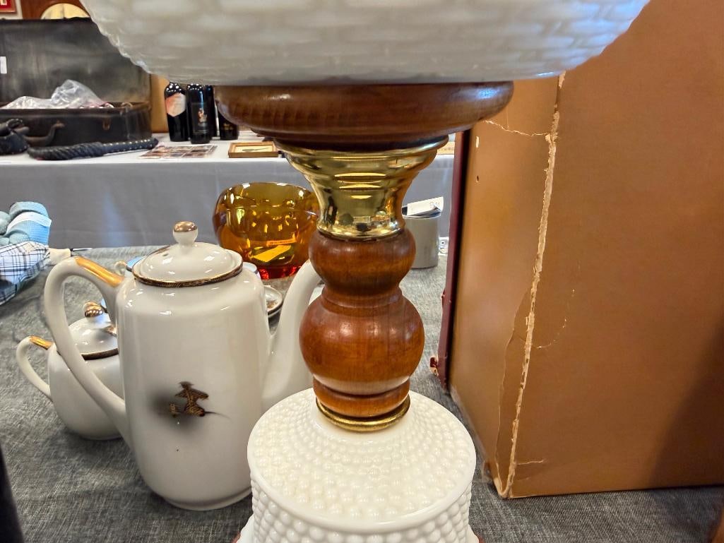 VINTAGE HEN ON NEST MILK GLASS LAMP WITH HOBNAIL BOTTOM ON ROUND WOOD BASE - 4