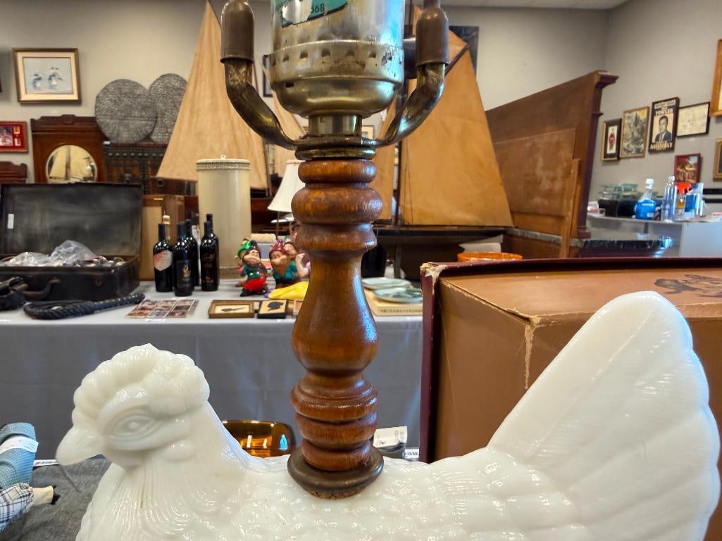 VINTAGE HEN ON NEST MILK GLASS LAMP WITH HOBNAIL BOTTOM ON ROUND WOOD BASE - 7