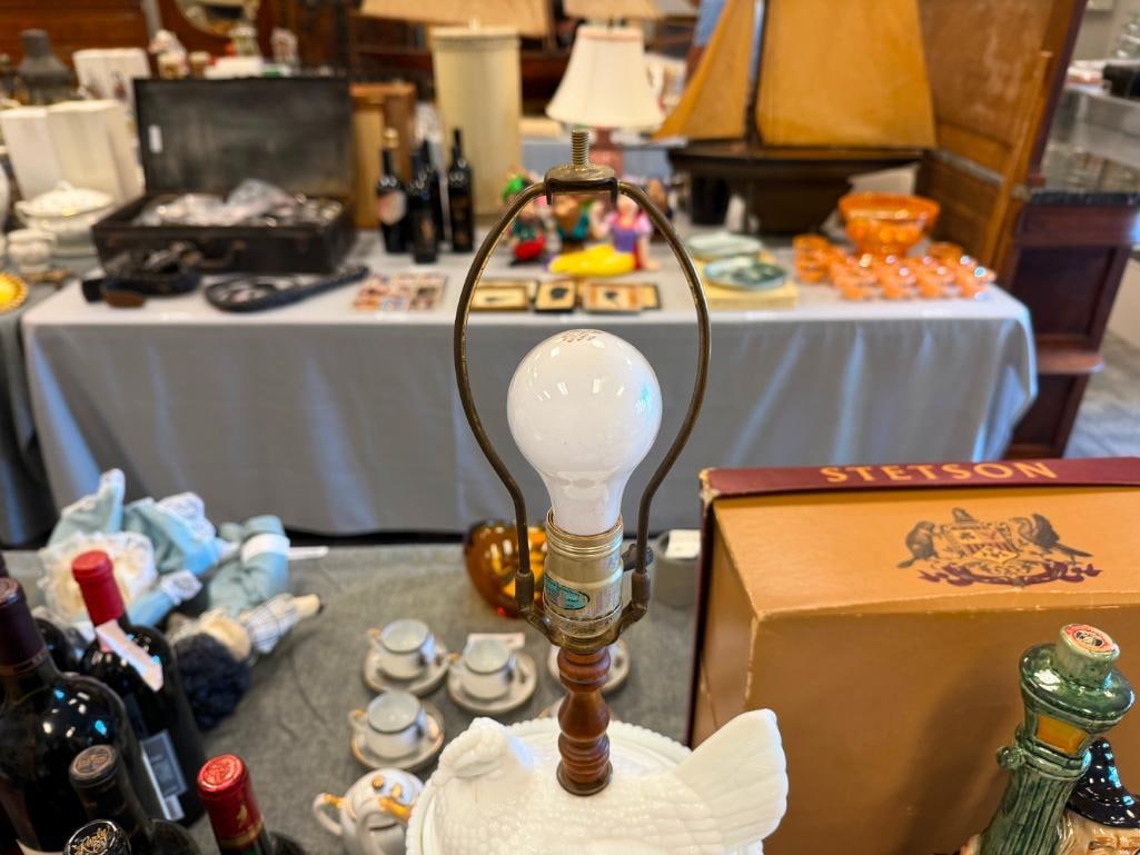 VINTAGE HEN ON NEST MILK GLASS LAMP WITH HOBNAIL BOTTOM ON ROUND WOOD BASE - 8