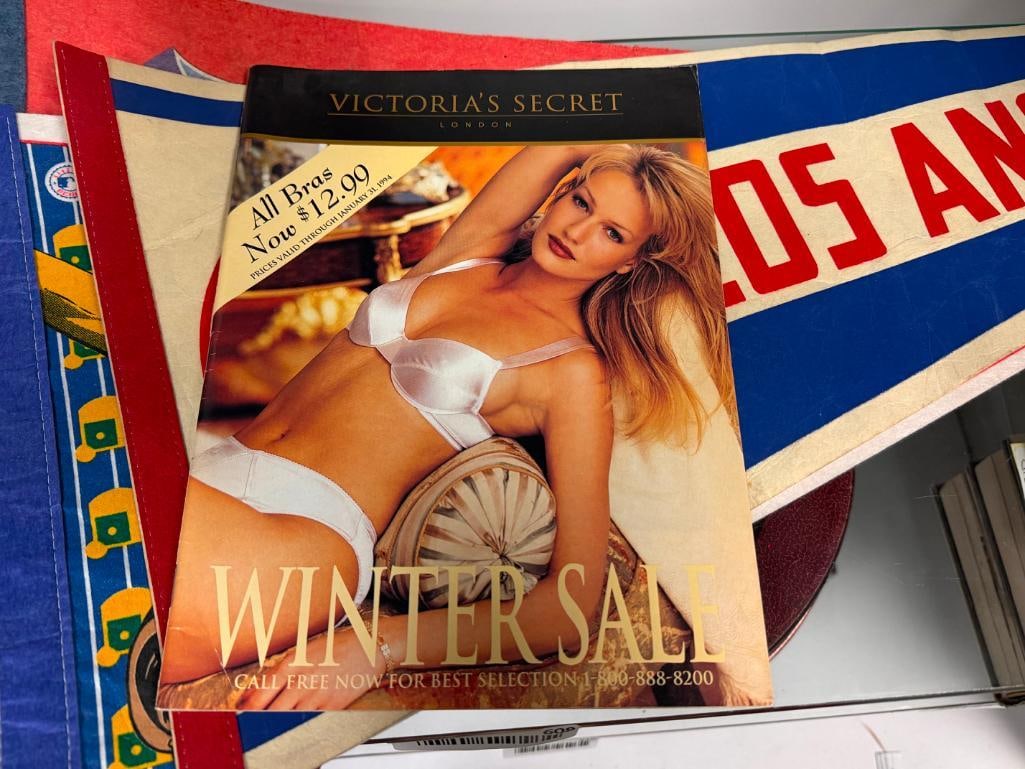 15 MAGAZINES INCLUDING MOSTLY PLAYBOY FROM THE 1970'S TO 1990'S INCLUDING 1945 PIN UP SHEET - 3