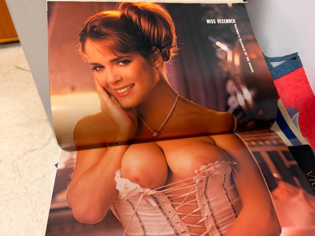 15 MAGAZINES INCLUDING MOSTLY PLAYBOY FROM THE 1970'S TO 1990'S INCLUDING 1945 PIN UP SHEET - 8