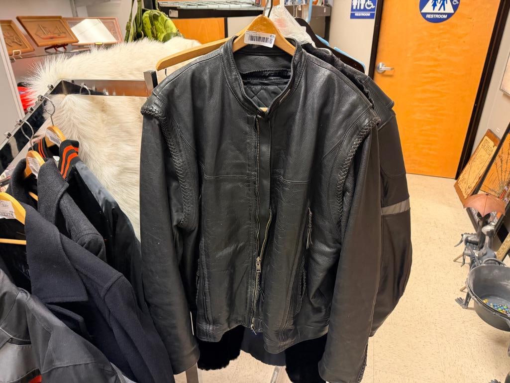 MEN'S HARLEY DAVIDSON MOTORCYCLES BLACK LEATHER RIDING JACKET AND PURPLE HOG BLACK LEATHER CHAPS - 2