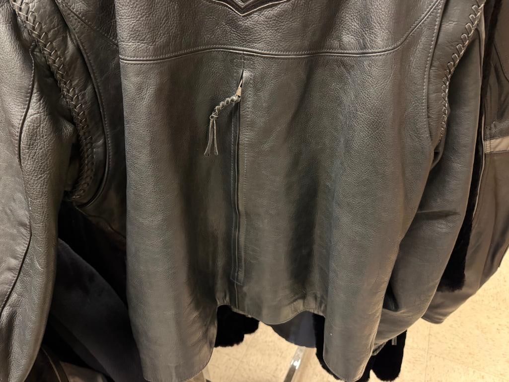 MEN'S HARLEY DAVIDSON MOTORCYCLES BLACK LEATHER RIDING JACKET AND PURPLE HOG BLACK LEATHER CHAPS - 8