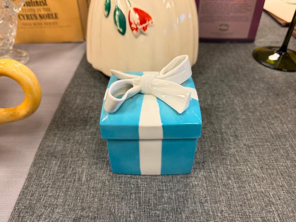 VINTAGE TIFFANY & CO JAPAN PORCELAIN GIFT BOX TRINKET BOX - 2