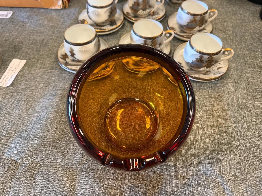VINTAGE HEAVY AMBER GLASS ORB CIGAR / CIGARETTE ASH TRAY - 2