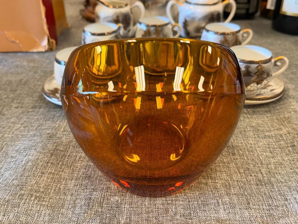 VINTAGE HEAVY AMBER GLASS ORB CIGAR / CIGARETTE ASH TRAY - 6