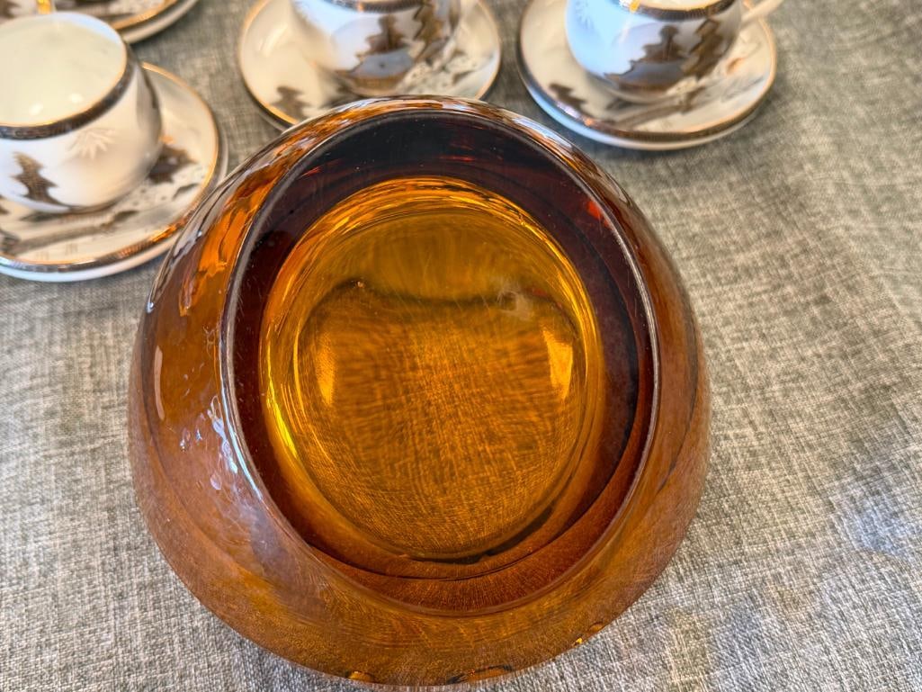 VINTAGE HEAVY AMBER GLASS ORB CIGAR / CIGARETTE ASH TRAY - 8