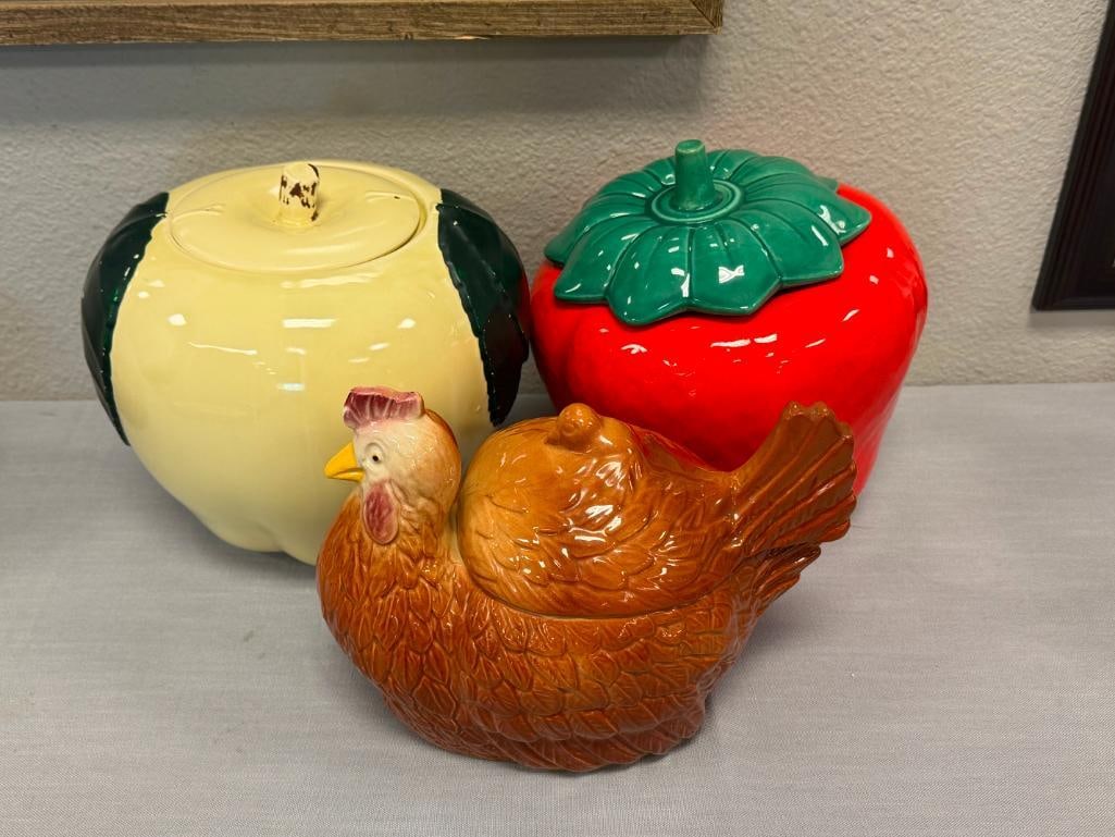 THREE VINTAGE CERAMIC COOKIE JARS APPLE, PEACH, AND HEN - 2