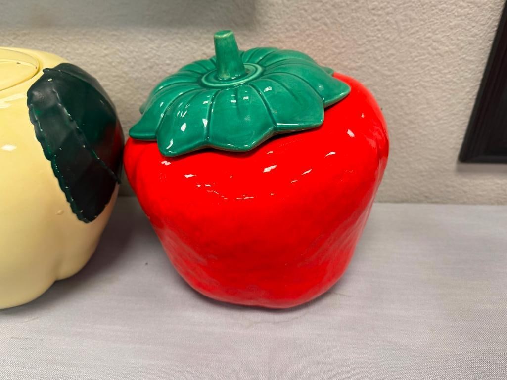 THREE VINTAGE CERAMIC COOKIE JARS APPLE, PEACH, AND HEN - 9