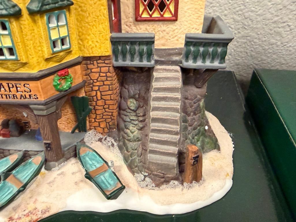 TWELVE DAYS OF DICKENS VILLAGE DEPT 56 PORCELAIN ILLUMINATING BUILDINGS AND ACCESSORIES - 13
