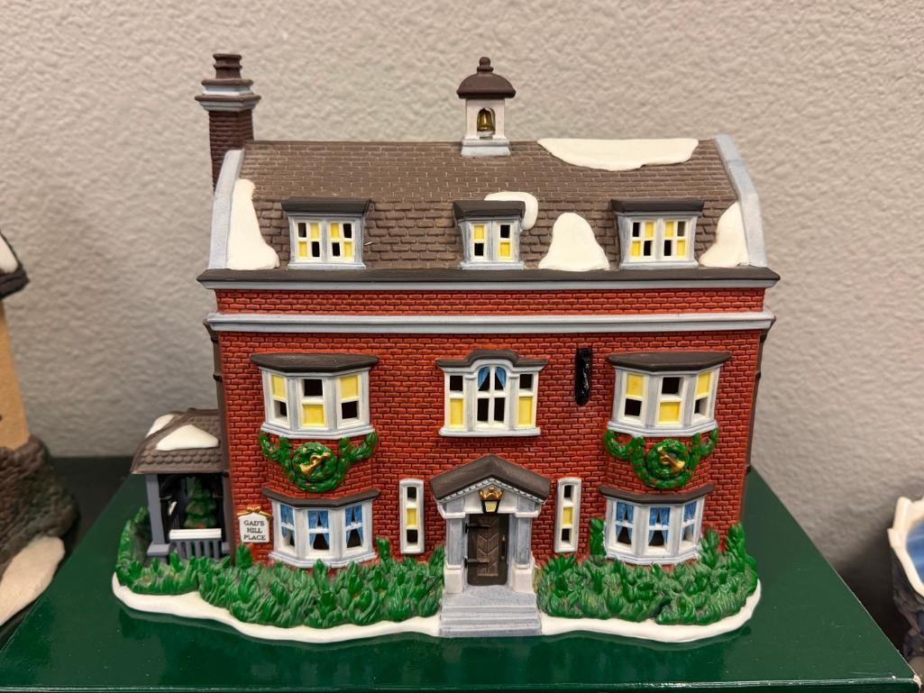 TWELVE DAYS OF DICKENS VILLAGE DEPT 56 PORCELAIN ILLUMINATING BUILDINGS AND ACCESSORIES - 16